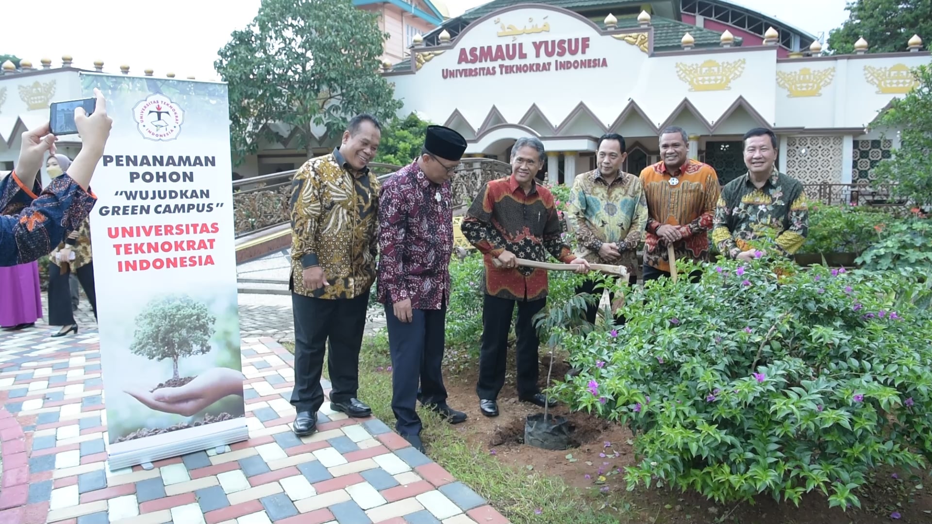 Forum Rektor Indonesia Hijaukan Teknokrat